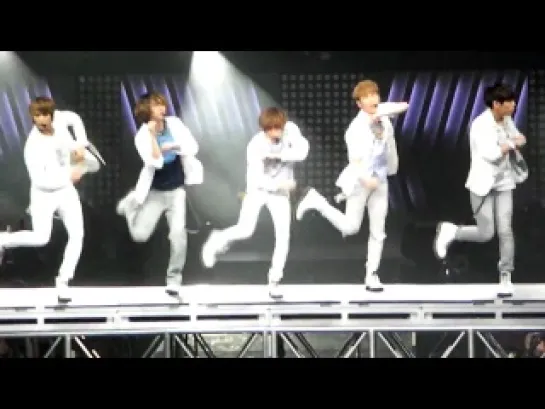 SHINee - Love Like Oxygen [FANCAM]  SMTOWN Anaheim 2012