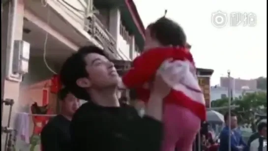 Dylan Wang with a baby SO CUTE