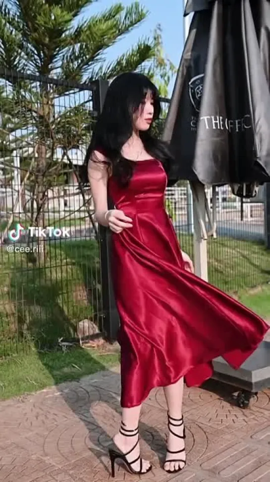 Очень красивое атласное платье Very very super sexy satin dress