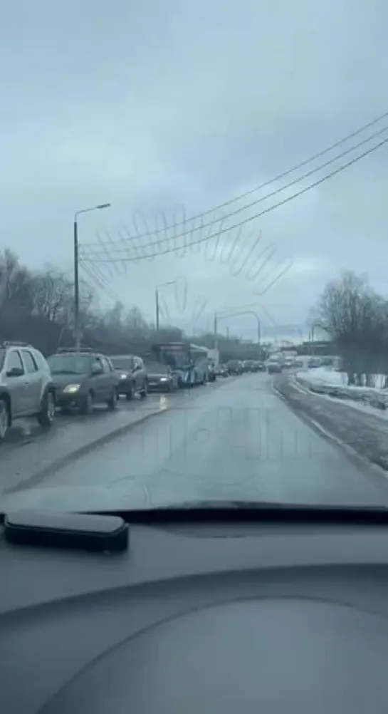 При выезде из Мурманска в сторону Североморска образовалась огромная пробка