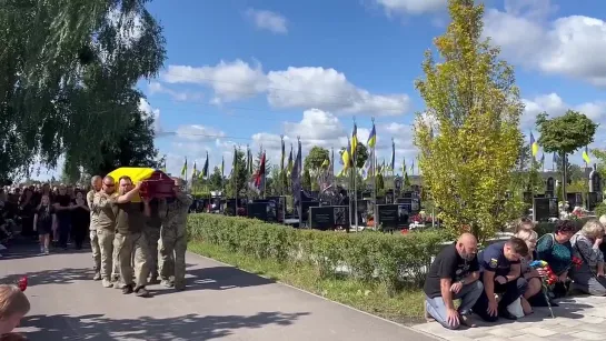 Сумы. Начали хоронить первых сдохших в Курской области террористов.