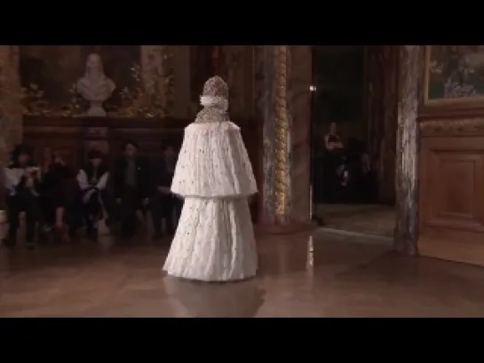 Alexander McQueen - Fall Winter 2013-2014 Full Fashion Show - Exclusive