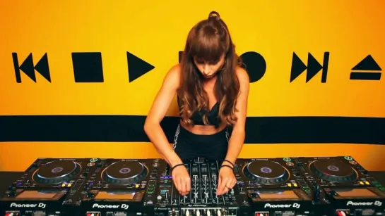 Juicy M - 4 CDJs Mix