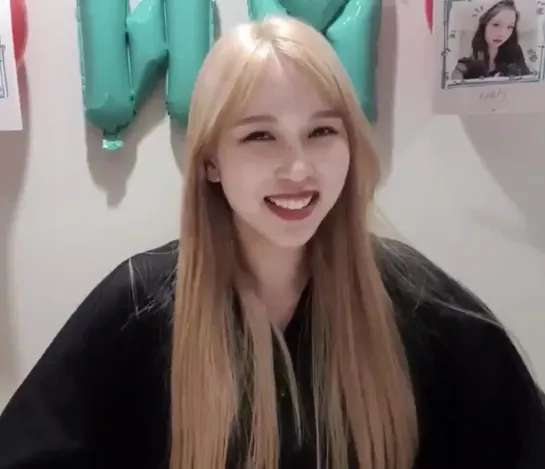 Mina Twice blonde (1)