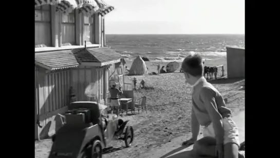 Каникулы господина Юло (1953) Les vacances de Monsieur Hulot - режиссер Жак Тати..