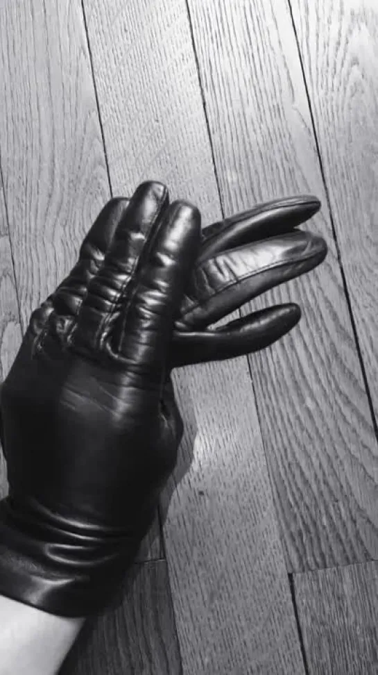 Vintage leather gloves