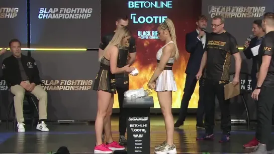 Чемпионат пощечин Julia vs Adriana. Slap Fighting Championship (1080p)