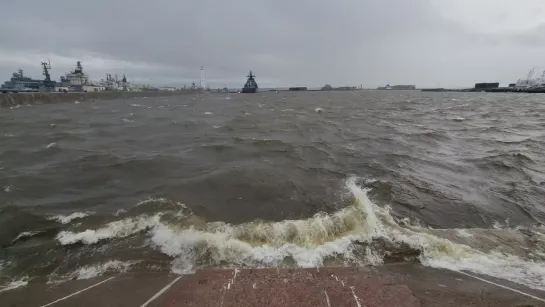 "Купеческая гавань" во время штормовой погоды.