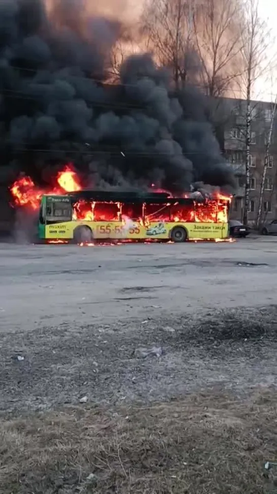 В Рыбинске на Расторгуева сгорел троллейбус 🚒