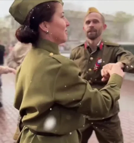 «Вальс Победы» в снегу в Чайковском.