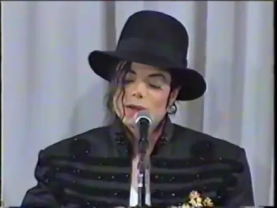 Michael Jackson visit in Tokyo Japan 1998, press conference