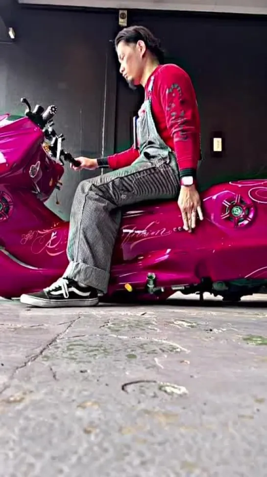 #japan #kagoshima #maxam #motorcycle #customscooter #yamaha #bigscooter #pink #airsuspension #streetstyle