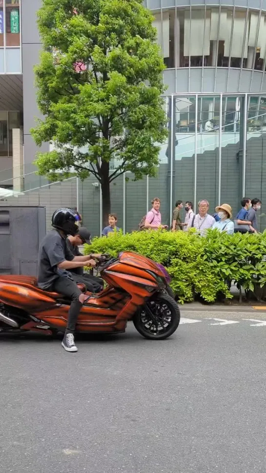 Only in #tokyo you can see something like this #scooterlife #enginesound