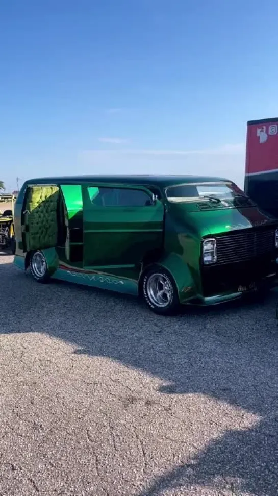 #customvan