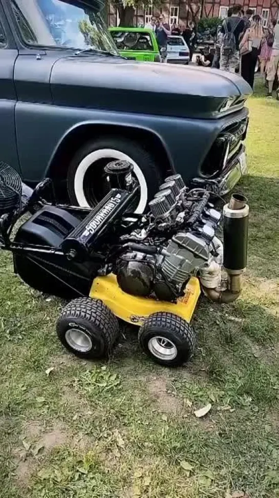 Get the #lawns done today? m.danielczak caught this at a #carshow 
.
.
#lawnmower #custom #auto #motor #project #cars #carsofins