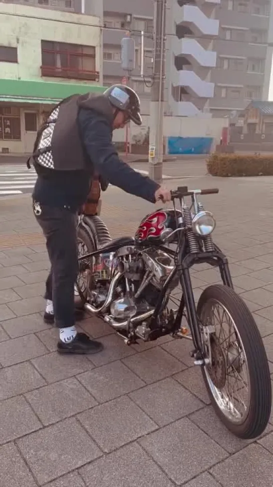 Cool ride brother #harley #harleydavidson #shovelhead #bobber #motorcycle #motorcycles #obsessedwithcycles #cycleworx #chopper #